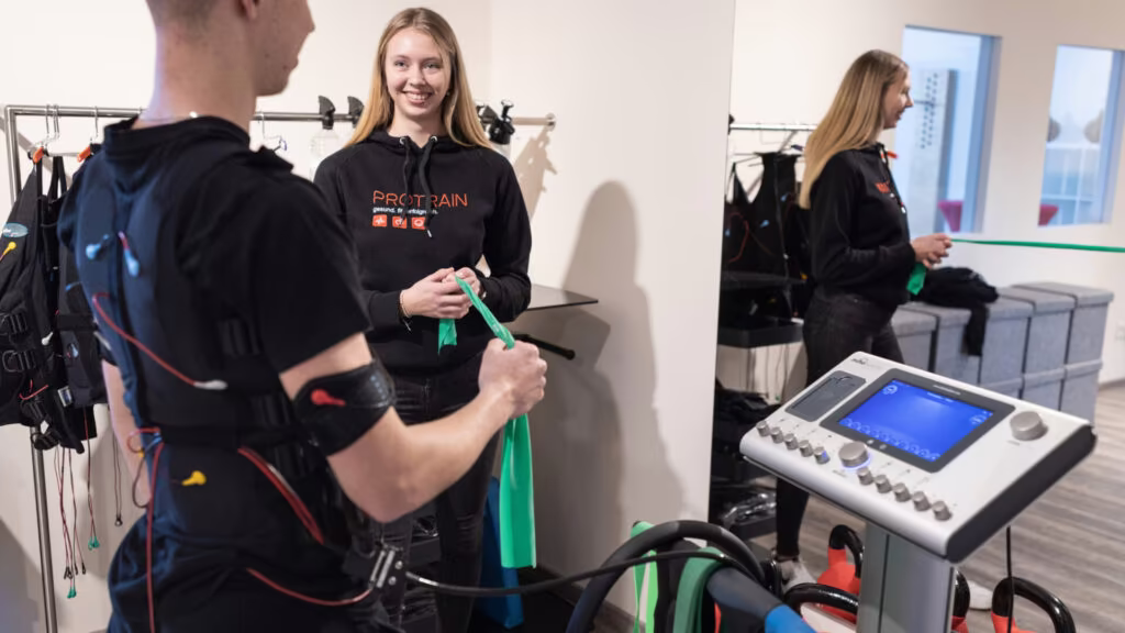 EMS-Gerät als frühe Erweiterung bei PROTRAIN.