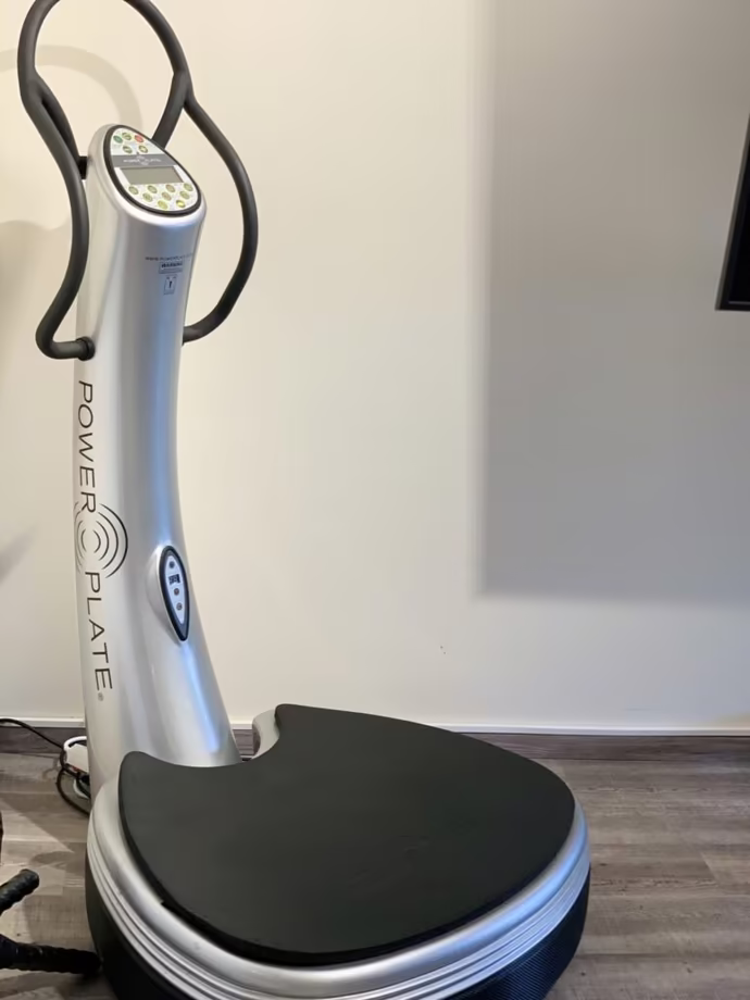 PowerPlate als frühe Erweiterung der PROTRAIN Ausstattung.